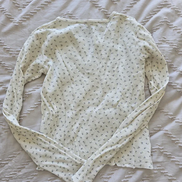 Brandy Melville Cream Floral Long Sleeve Waffle Henley - Picture 2 of 3